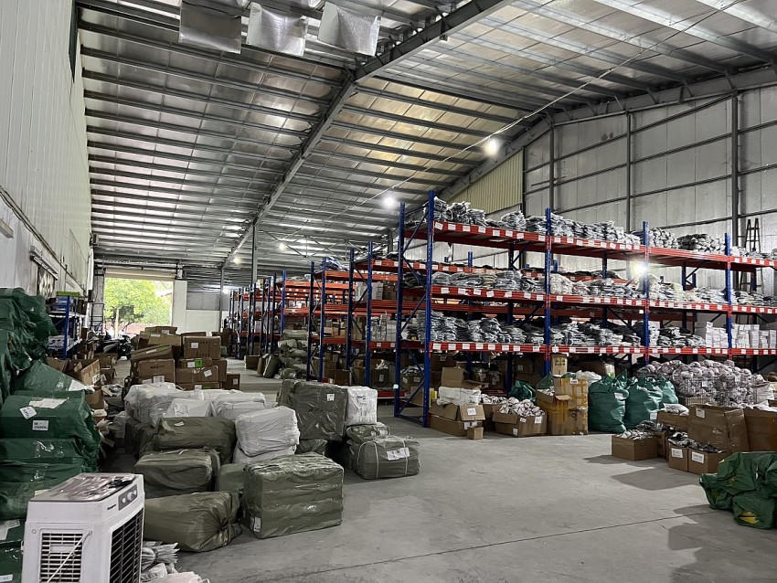 Lực lượng chức năng đã tiến hành kiểm tra đột xuất Địa điểm kinh doanh của Công ty TNHH Thương mại và Quản lý chuỗi cung ứng quốc tế, tại địa chỉ số 4, Kho Lăng, Quốc lộ 2, thôn Đoài, xã Phù Lỗ, huyện Sóc Sơn, TP Hà Nội (Ảnh: Cổng TTĐT Tổng Cục Quản lý thị trường)