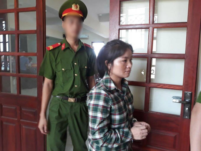 nguoi-dan-ba-lua-ban-co-gai-hang-xom-ra-nuoc-ngoai-linh-an
