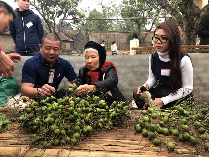 Trầu cau được bày bán...