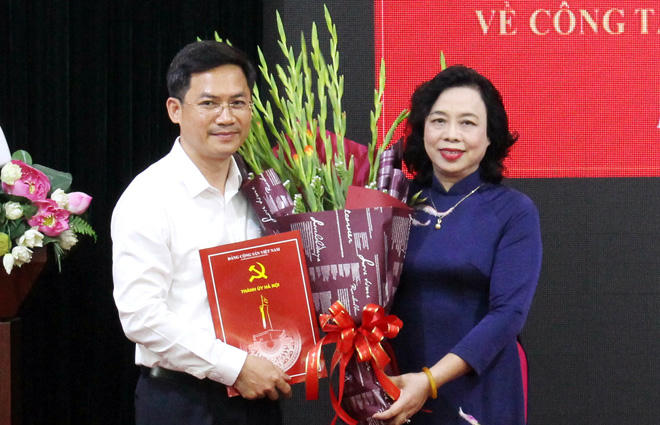 Cùng ngày, Phó Bí thư Thành ủy Hà Nội Ngô Thị Thanh Hằng cũng đã trao quyết định của Ban Thường vụ Thành ủy Hà Nội điều động, phân công đồng chí Hà Minh Hải, sinh năm 1969, Thành ủy viên, Giám đốc Sở Tài chính Thành phố về công tác tại Quận ủy Đống Đa; chỉ định tham gia Ban Chấp hành, Ban Thường vụ Quận ủy, giữ chức vụ Bí thư Quận ủy nhiệm kỳ 2015-2020.