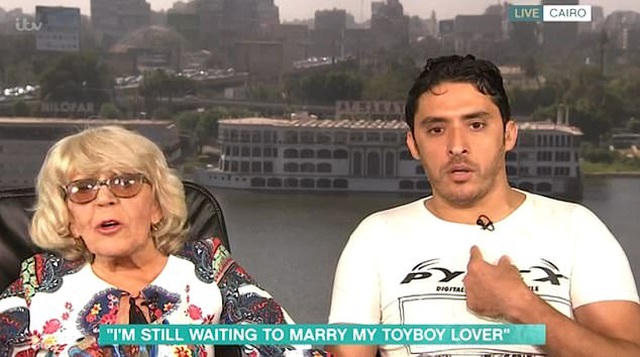 Mới đây, bản tin truyền hình “This Morning” (Anh) đã mời cặp đôi có khoảng cách 45 tuổi lên sóng để chia sẻ về tình cảm giữa họ.