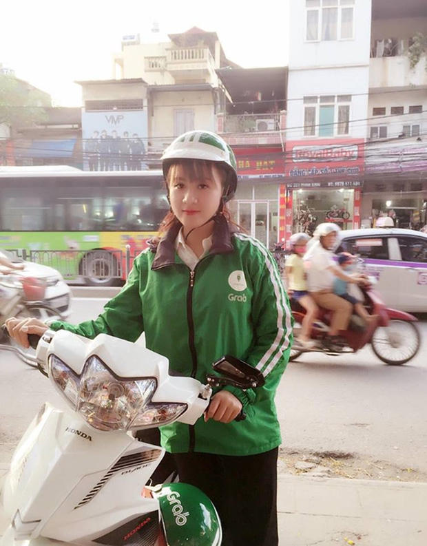 Nữ tài xế GrabBike xinh đẹp khiến dân mạng lùng sục. Ảnh: internet