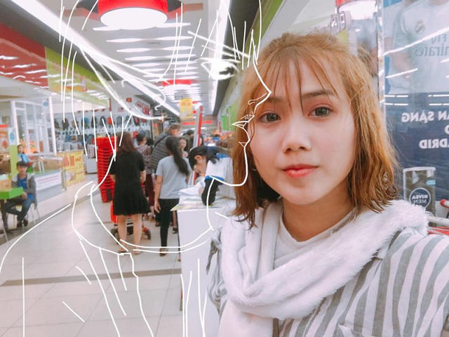 Thuỳ Linh vẽ hình bạn trai cũ vào mỗi bức ảnh cô đi du lịch