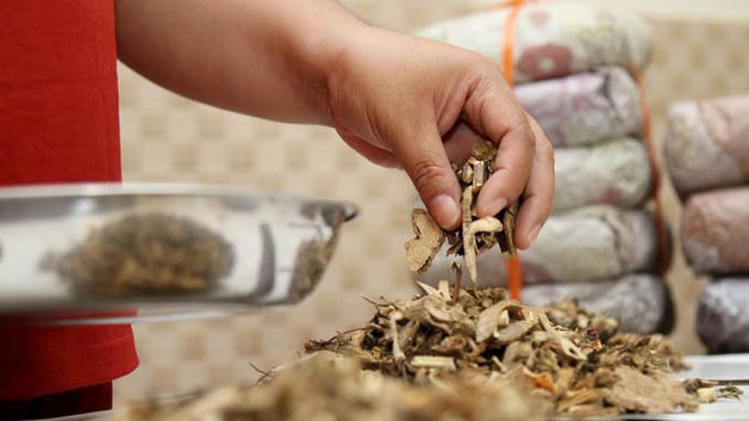 Y học cổ truyền đang bị những lang băm lợi dụng để trục lợi cá nhân.