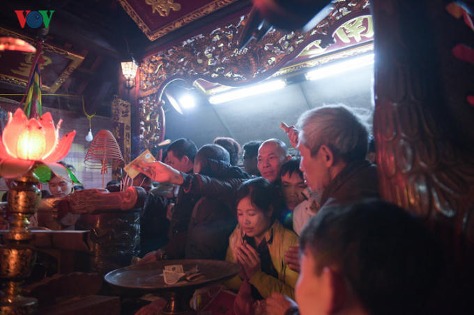 Mọi người đền muốn mình "có phần", muốn được phù hộ...