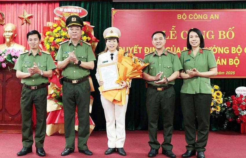 Trung tá Võ Thị Hồng Hướng giữ chức vụ Phó Giám đốc Bệnh viện 199. \