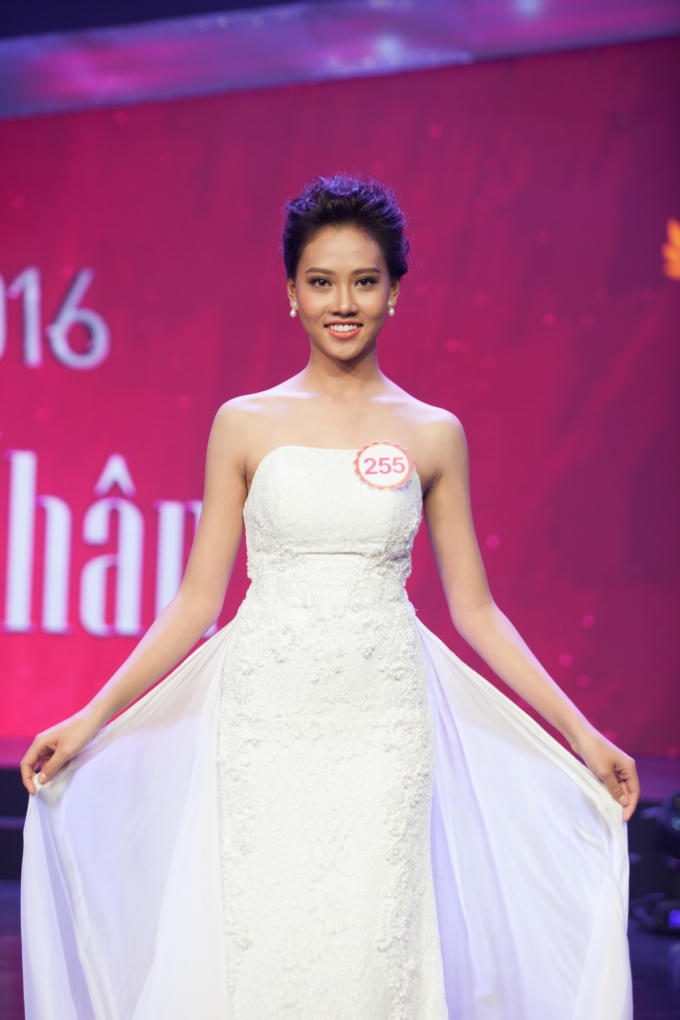 Chi Bảo, Xuân Bắc bảo vệ cho thí sinh Hoa hậu Việt Nam 2016 trước sự công kích của Trấn Thành