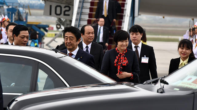 Thủ tướng Nhật Bản Shinzo Abe đến H&agrave; Nội