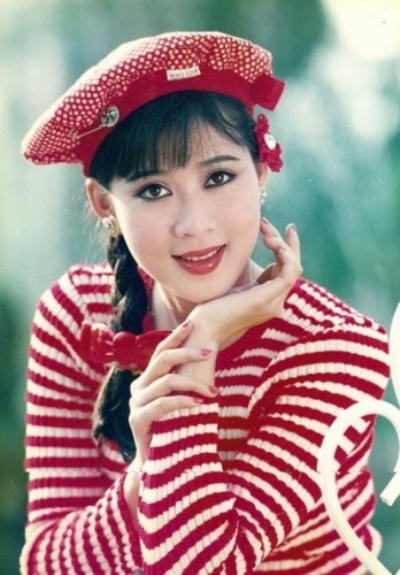 Cô sở hữu nhan sắc hiếm có với đôi mắt to tròn và gương mặt đẹp như trăng rằm. Ảnh: internet.