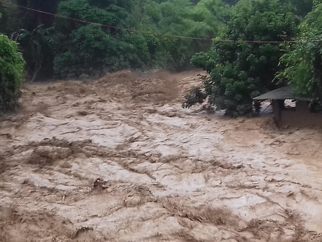 Lũ ống, lũ quét kinh hoàng xảy ra trên địa bàn xã Tà Cạ.