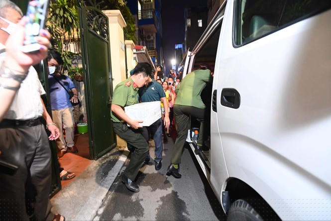 Khám xét nhà riêng, nơi làm việc của Chủ tịch Hà Nội Nguyễn Đức Chung - ảnh 2