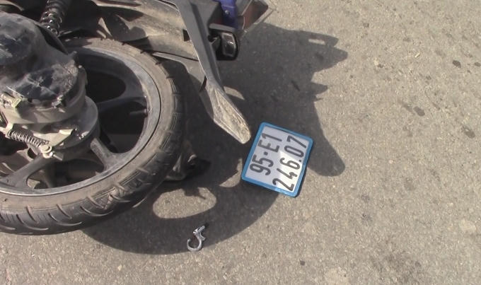 Xe máy nam thanh niên tên Quang tại hiện trường.