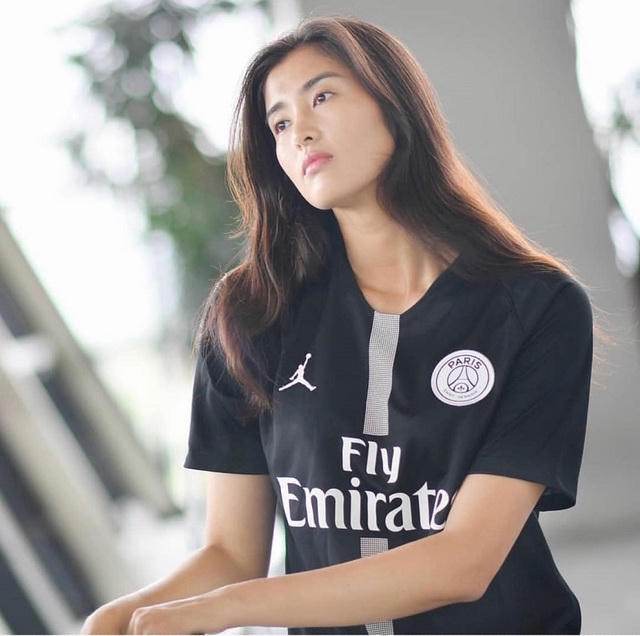 Dù vậy nhưng cô luôn nhớ, yêu quê hương vì đây là nơi cha mẹ và cả gia đình, bạn bè cô đang sinh sống.