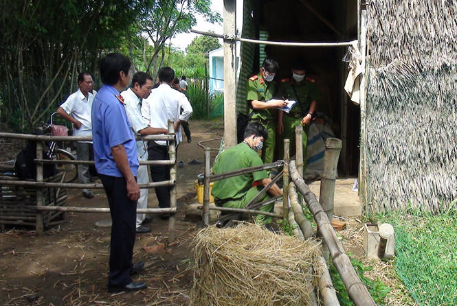 Công an khám nghiệm hiện trường. Ảnh minh họa.