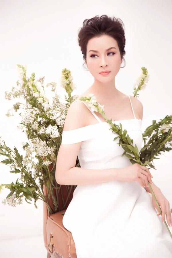 MC Thanh Mai trong trẻo khoe trọn vẻ đẹp không tuổi