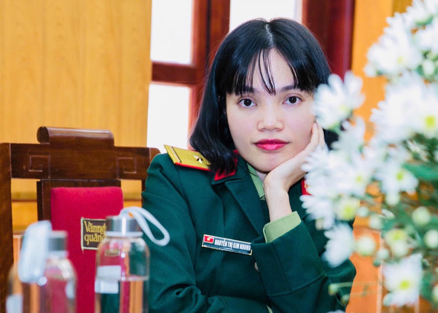Nhà thơ Nguyễn Thị Kim Nhung hiện đang công tác tại Tạp chí Văn nghệ Quân đội