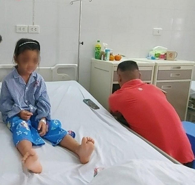 Em Phùn Thảo Ly đang được theo dõi và điều trị tại bệnh viện.