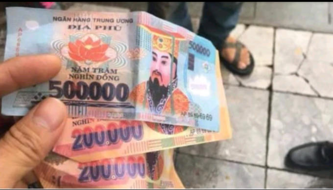 900.000 đồng tiền âm phủ khách tây tố do một tài xế trả lại.