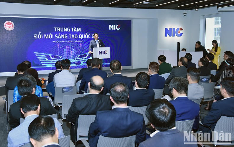 [Ảnh] Thủ tướng Phạm Minh Ch&iacute;nh thăm Trung t&acirc;m Đổi mới s&aacute;ng tạo Quốc gia ảnh 8