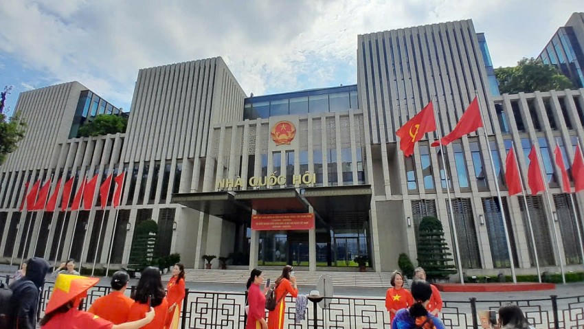 Đường phố Hà Nội rực rỡ cờ hoa chào mừng Quốc khánh 2/9