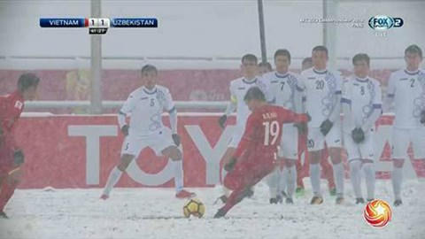 Pha ghi bàn gỡ hòa 1-1 của Quang Hải