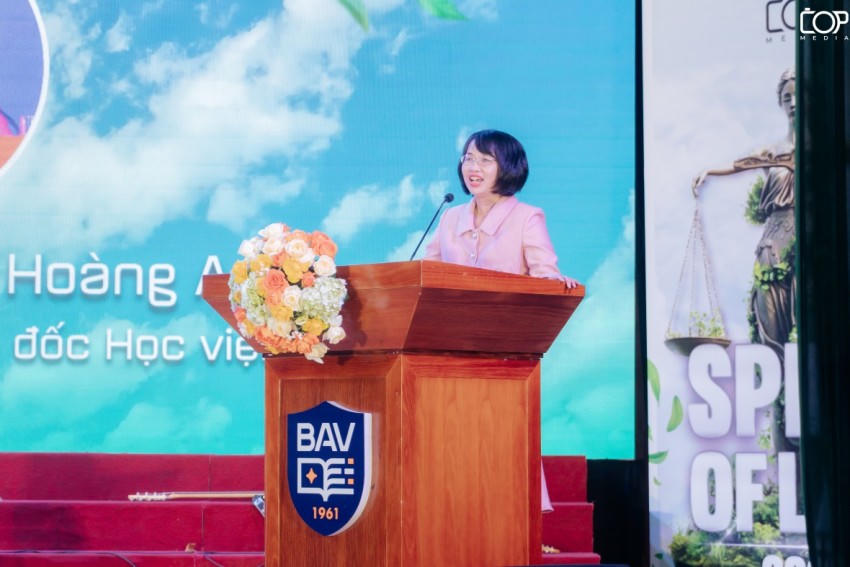 PGS.TS Phạm Thị Hoàng Anh nêu bật ý nghĩa của Ngày Pháp luật Việt Nam.