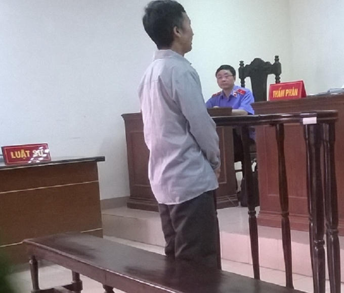 Bị cáo Giàng A Nếnh trước vành móng ngựa