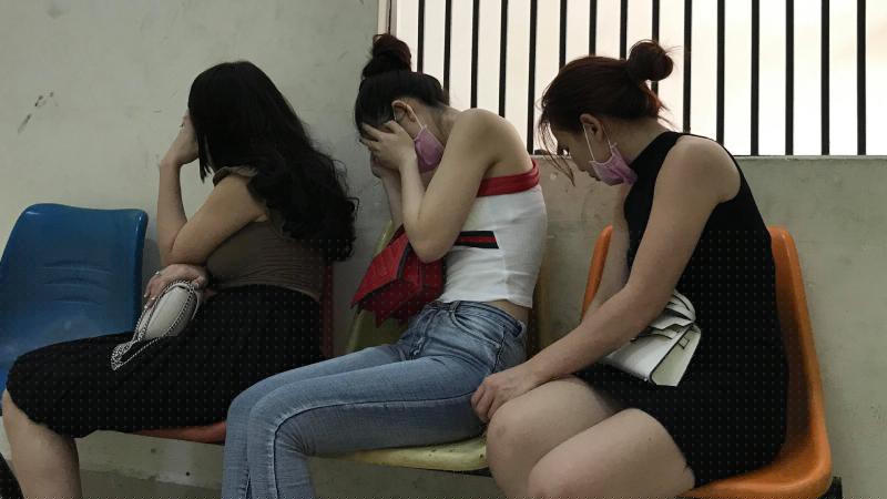Một đường dây bán dâm bị công an triệt phá.