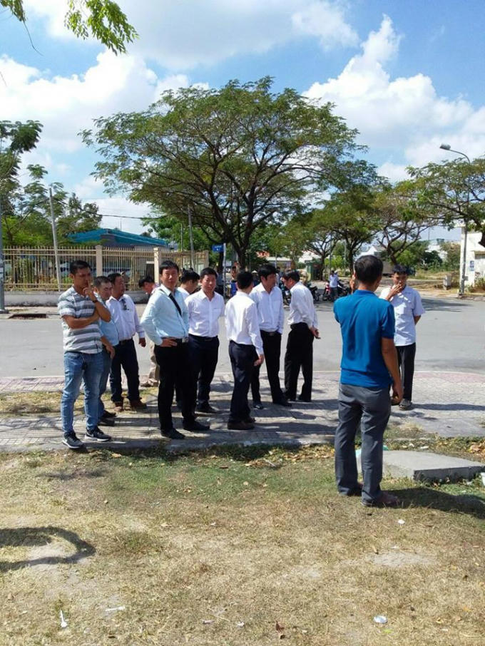 Nhóm người tham gia lễ động thổ tại dự án 12,28ha. (Ảnh người dân phường Hiệp Thành cung cấp).