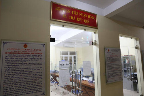 Bộ phận tiếp nhận hồ sơ và trả kết quả của phường Văn Miếu.