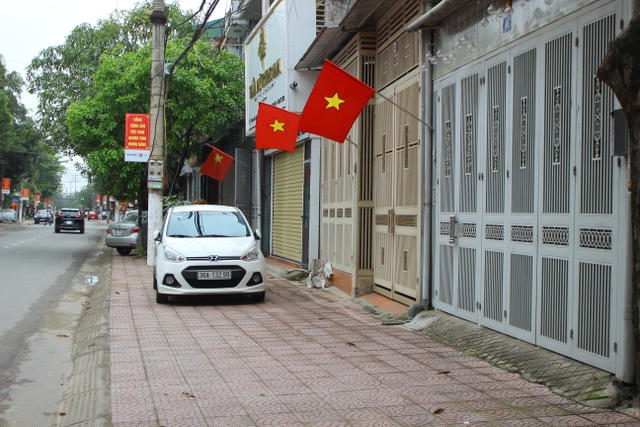Người dân tuân thủ nghiêm chỉnh những khuyến cáo, chỉ ra ngoài trong trường hợp thật sự cần thiết. Phần lớn các nhà dân đều đóng kín cửa nhằm hạn chế tiếp xúc với bên ngoài.