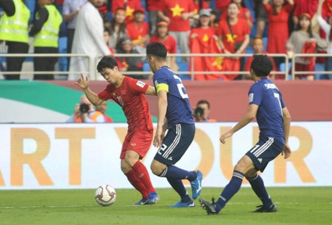 Trang chủ FIFA bất ngờ với màn trình diễn tuyệt vời của Việt Nam, dù chúng ta bị đánh giá thấp hơn Nhật Bản.