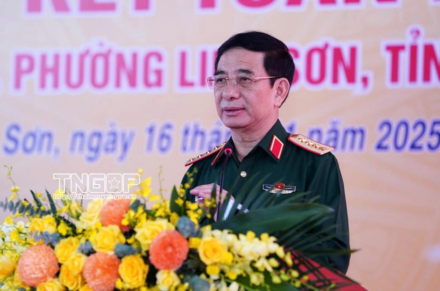 Đại tướng Phan Văn Giang, Bộ trưởng Bộ Quốc phòng gửi tới bà con tổ dân phố Đông lời thăm hỏi ân cần nhân Ngày hội đại đoàn kết toàn dân tộc.