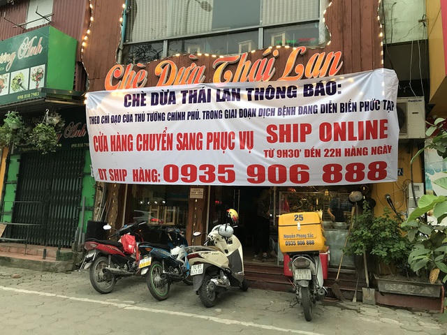 Nhiều cửa hàng ở Thủ đô quyết không phục vụ khách trực tiếp mà chỉ nhận bán online