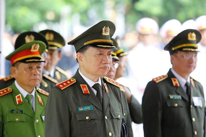Đoàn Bộ Công an vào viếng Chủ tịch nước Trần Đại Quang