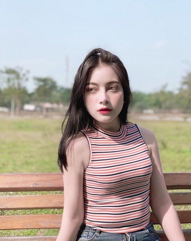 Nhưng thật ra bố mẹ cô đều là người Việt Nam.