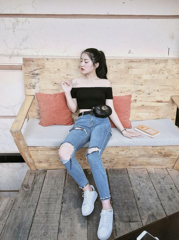 Nhưng đôi khi cô cũng phá cách chọn cho mình những trang phục cách điệu.