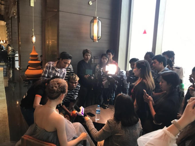 Huyền My được ch&agrave;o đ&oacute;n kh&ocirc;ng thua k&eacute;m Sao Hollywood tại Myanmar