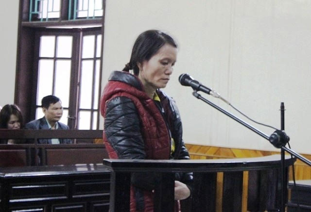 Bị cáo Đinh Thị Tiến tại phiên tòa xét xử.