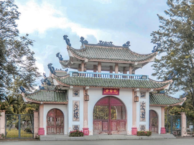 Cổng vào Văn Miếu Trấn Biên.