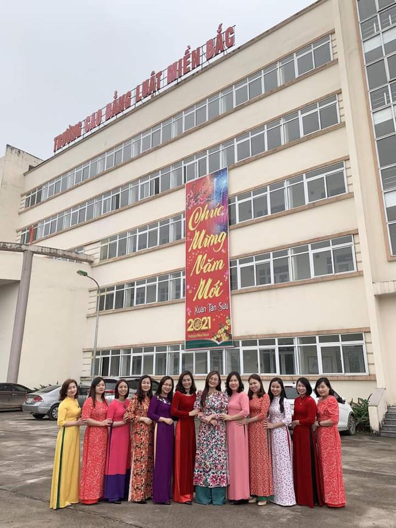 Chị em Trường Cao đẳng Luật miền Bắc