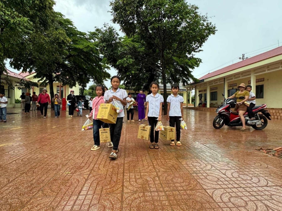 Công ty Tân Hiệp Phát vừa chung tay cùng Báo Lao Động cải tạo, nâng cấp, khánh thành và đưa vào sử dụng công trình Trường Tiểu học Ea Bông (điểm trường Buôn D'Ham tại Đắk Lắk).
