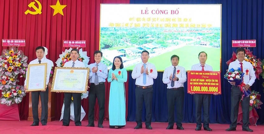 Xã Quê Mỹ Thạnh (Tân Trụ) đạt chuẩn nông thôn mới nâng cao