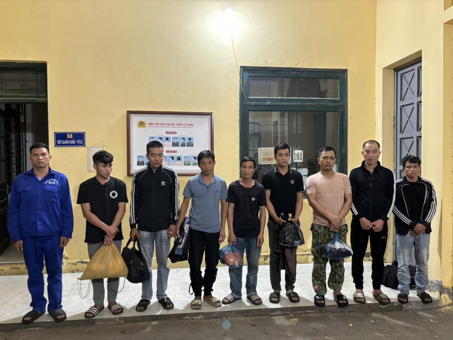 Các đối tượng tại cơ quan Công an.