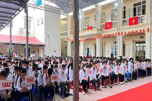 Học sinh Trung tâm Giáo dục nghề nghiệp – Giáo dục thường xuyên Ân Thi tham gia buổi tuyên truyền pháp luật về trật tự, an toàn giao thông đường bộ và phòng, chống tác hại của ma túy.