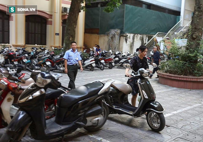 Trong cuộc họp, chị đã bật khóc khi nói lên những bức xúc của mình