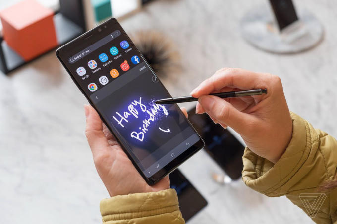 Galaxy Note8 có màn hình Super AMOLED 6.3 inch độ phân giải Quad HD+ (2960x1440 pixel).