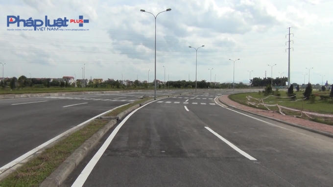 Tuyến đường trục trung tâm Khu đô thị mới Mê Linh với số vốn 2.330 tỷ đồng được kỳ vọng sau khi hoàn thành sẽ góp phần thúc đẩy phát triển đô thị, tạo động lực phát triển mạnh mẽ giữa 2 địa phương Vĩnh Phúc và Hà Nội.
