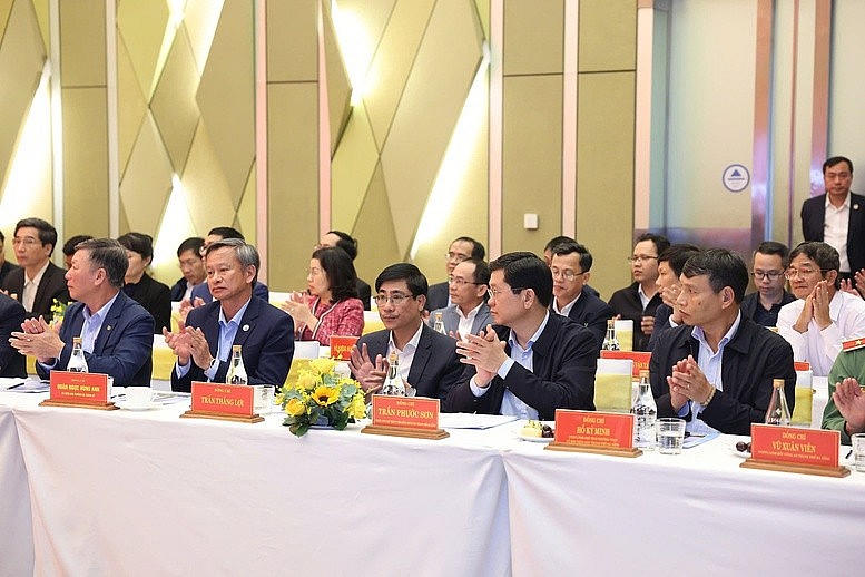 Các đại biểu tham dự.