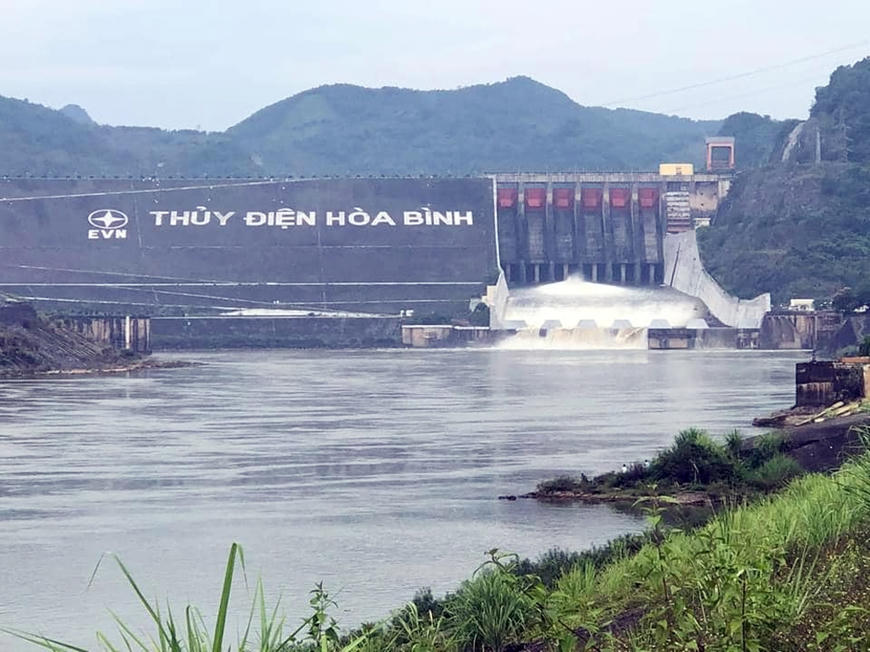 dong-cua-xa-day-thuy-dien-hoa-binh-1656298778326915328271
